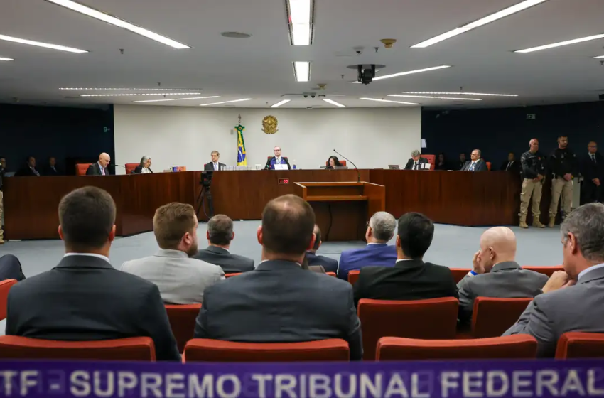  STF: Ministros Moraes e Dino votam pela condenação de ex-presidente e réus em trama golpista