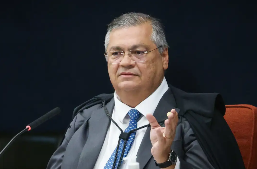  Dino vota pela condenação de Bolsonaro e mais sete; placar está 2 a 0