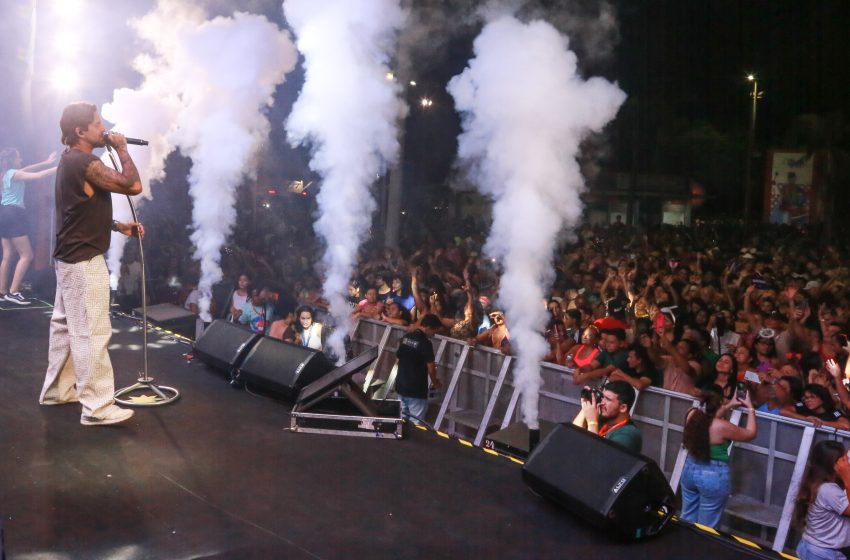  Banda Eva agita Barra do Ceará no primeiro sábado do Pré-Carnaval 2026, em Fortaleza